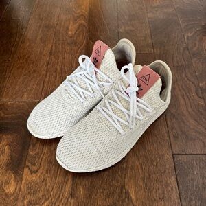 Adidas Pharrell Williams While Sneakers